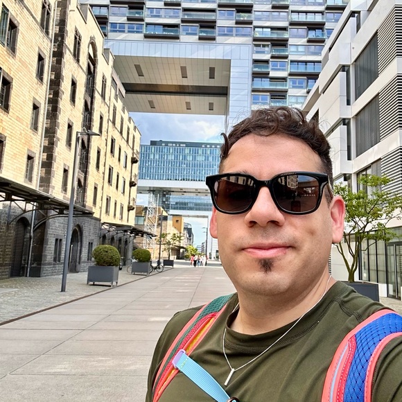 Meet your Posher, Antonio - Picture 5 of 5